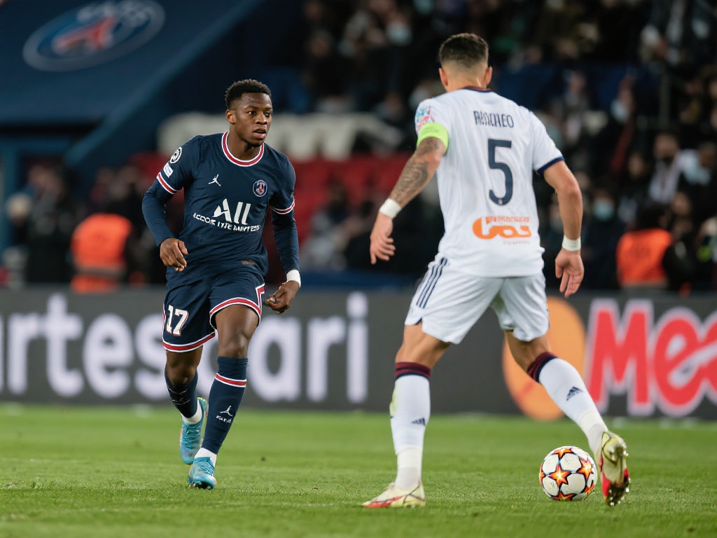 “太阳报：英超球星无情抛弃怀孕青梅竹马”